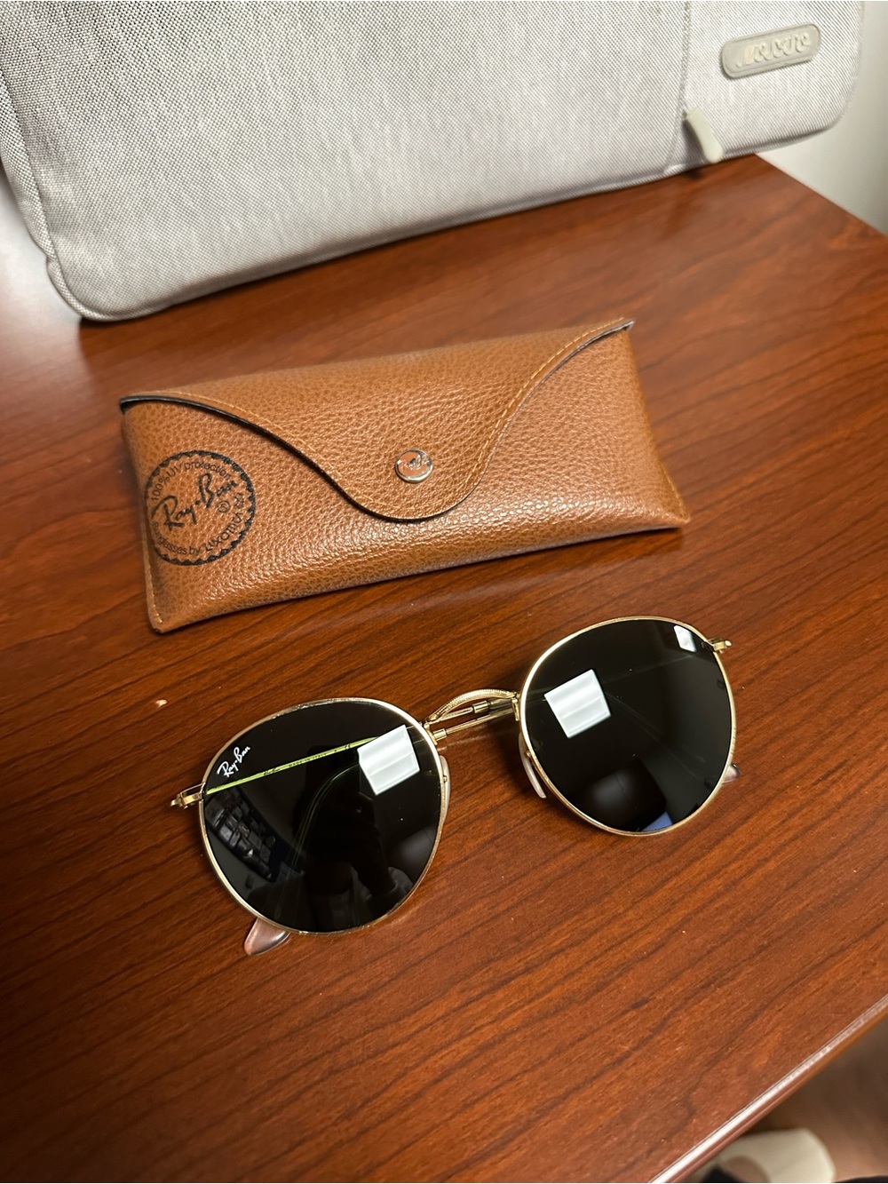 Ray-Ban Round Metal/Gold Sunglasses with Brown Case